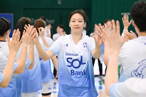 신지현(가운데). /사진=WKBL 제공