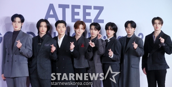 그룹 에이티즈(ATEEZ)가 14일 오후 서울 송파구 롯데호텔 월드에서 진행된 미니 11집 '골든 아워 : 파트 2(GOLDEN HOUR : Part.2)' 발매 기념 기자간담회에 참석해 포즈를 취하고 있다.  에이티즈의 미니 11집에는 '딥 다이브(DEEP DIVE)'를 시작으로 '씬 1 : 밸류(Scene 1 : Value)', '아이스 온 마이 티스(Ice On My Teeth)', '맨 온 파이어(Man on Fire)', '셀피쉬 왈츠(Selfish Waltz)', '이너프(Enough)'까지 총 6개의 트랙이 수록돼 있다. 2024.11.14 /사진=김창현 chmt@