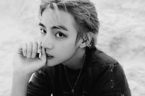 방탄소년단 뷔 '레이니 데이즈' 스포티파이 3억 스트리밍 돌파