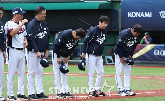 [포토] 류중일 감독 '죄송합니다 감사합니다'