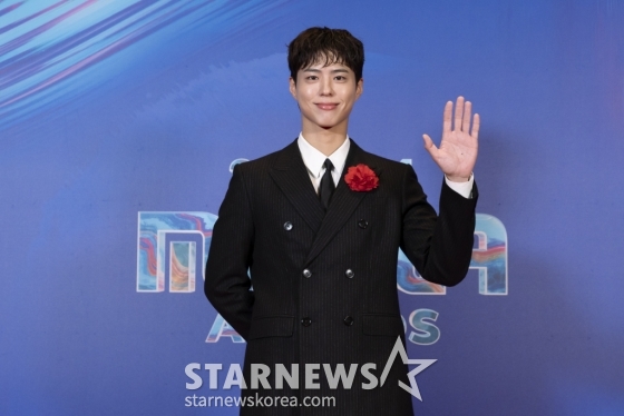 배우 박보검이 22일 정오(한국시간) 미국 LA 돌비씨어터에서 진행된 '2024 마마어워즈'(2024 MAMA AWARDS) 레드카펫 행사에서 포즈를 취하고 있다. /사진제공=CJENM 2024.11.22 /사진=이동훈 photoguy@