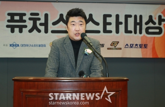 2024 퓨처스 스타대상, 축사하는 신석 한국중·고농구연맹 이사[★포토]