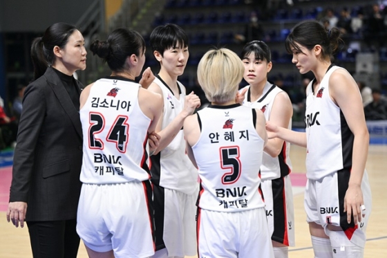 BNK 선수단. /사진=WKBL 제공 