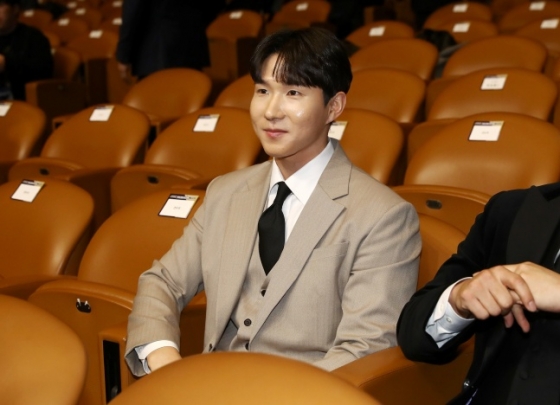 SSG 박성한이 13일 서울 코엑스 오디토리움에서 열린 2024 KBO 골든글러브 시상식에 참석했다./사진=SSG 랜더스 제공 