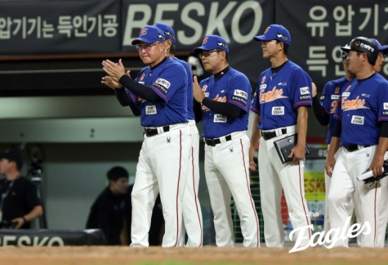 김경문 감독(왼쪽). /사진=한화 이글스 제공