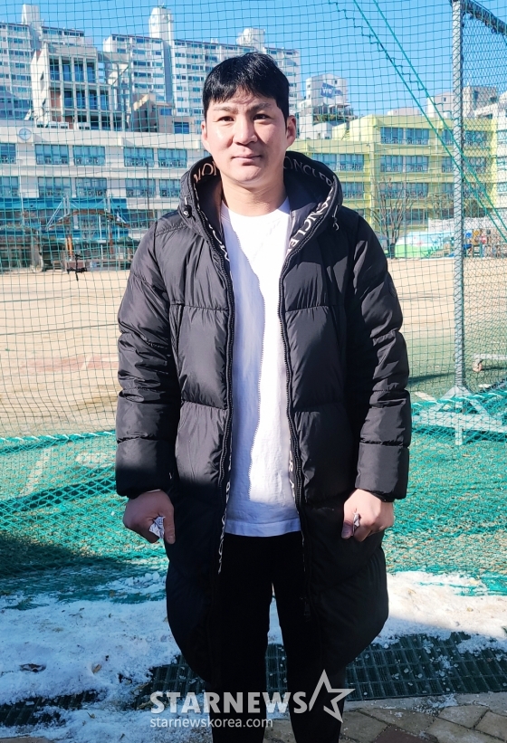 22일 서울 강남구 논현동 학동초등학교에서 재능기부 활동을 펼친 오지환. /사진=김우종 기자