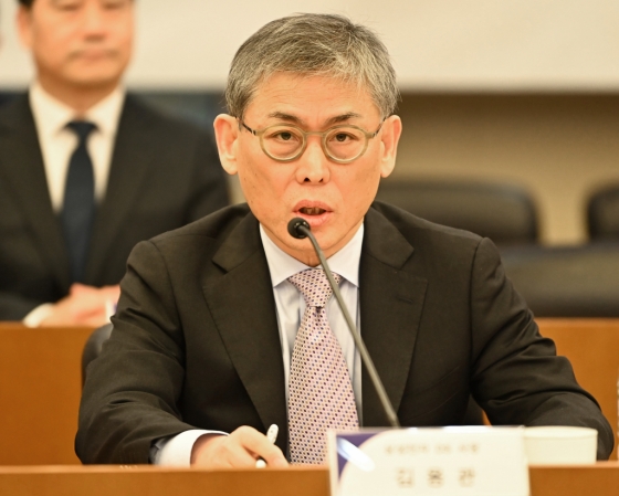 김용관 삼성전자 사장이 26일 경기도 용인시 기흥구 삼성전자 기흥캠퍼스에서 열린 용인 반도체 클러스터 국가산업단지 지정 성공적 추진을 위한 실시협약 체결식에서 인사말을 하고 있다. /사진제공=뉴시스