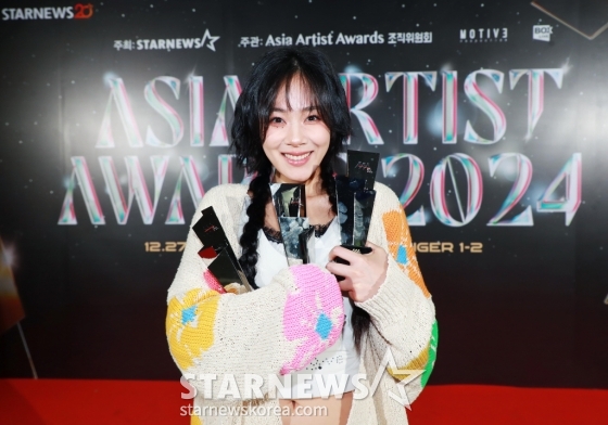 비비 '2024 AAA 3관왕!'[★포토]