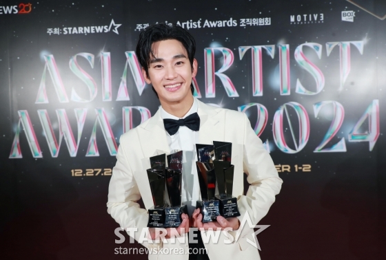 김수현, 2024 AAA 4관왕![★포토]