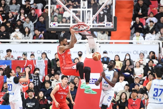 현대모비스 숀 롱이 덩크슛을 성공시키고 있다. /사진=KBL 제공 