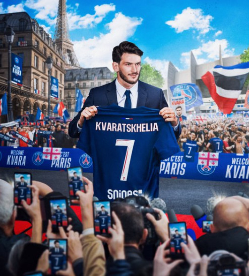 흐비차 크바라츠헬리아가 PSG 7번 유니폼을 든 가상의 모습 . /사진=PSG 공식 SNS