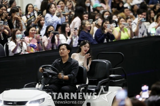 장원영 'AAA여신의 사랑스런 인사' [AAA 스페셜 포토]