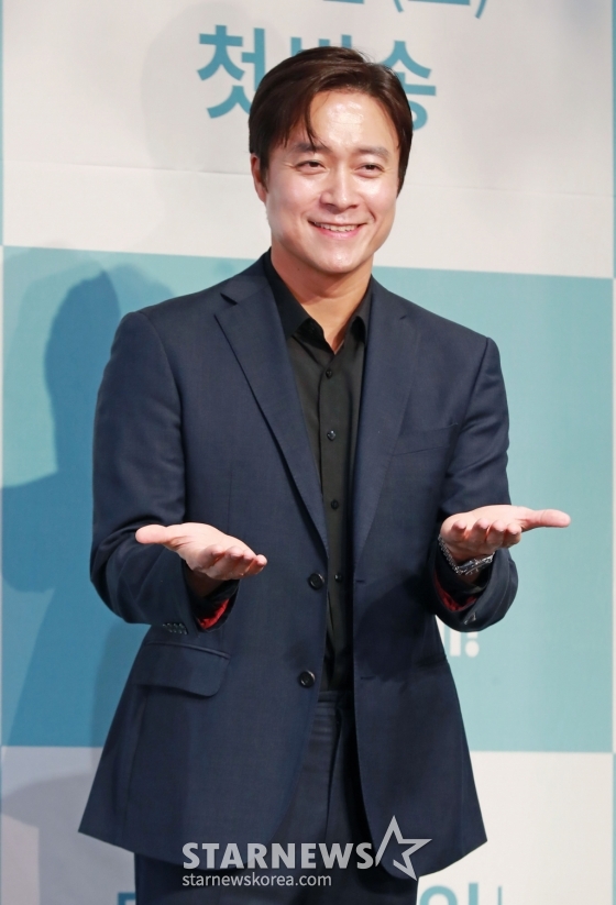 배우 최대철이 22일 오후 서울 신도림 라마다 호텔에서 진행된 KBS 2TV 새 드라마 '독수리 5형제를 부탁해!' 제작발표회에 참석해 포즈를 취하고 있다. /2025.01.22 /사진=이동훈 photoguy@