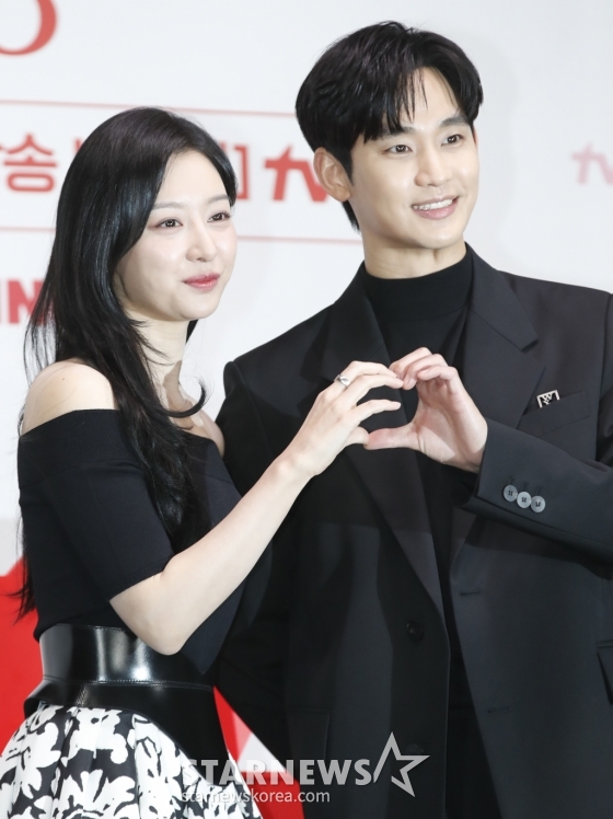 김지원(왼쪽)과 김수현 /사진=뉴스1 