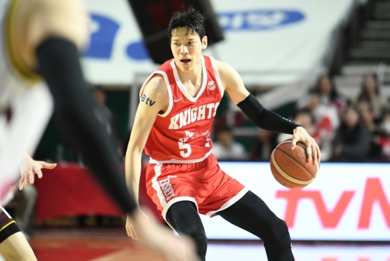 김선형이 지난 3일 서울 잠실학생체육관에서 열린 서울 SK 대 창원 LG의 '2024~25 KCC 프로농구' 4라운드에서 드리블하고 있다. /사진=KBL 제공