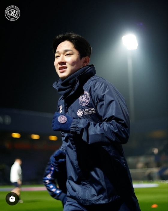 경기 전 몸을 푸는 양민혁. /사진=QPR SNS