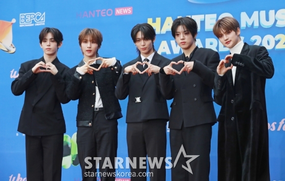 나우어데이즈 '여심 잡는 손하트'[★포토]