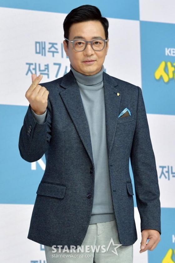 배우 윤다훈이 13일 오전 온라인으로 진행된 KBS 2TV 새 일일극 '사랑의 꽈배기' 제작발표회에 참석해 포즈를 취하고 있다. 2021.12.13 <사진=KBS>