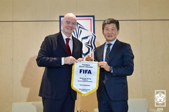 지난해 10월 인판티노 FIFA 회장이 정몽규 회장과 함께한 모습. /사진=대한축구협회 제공