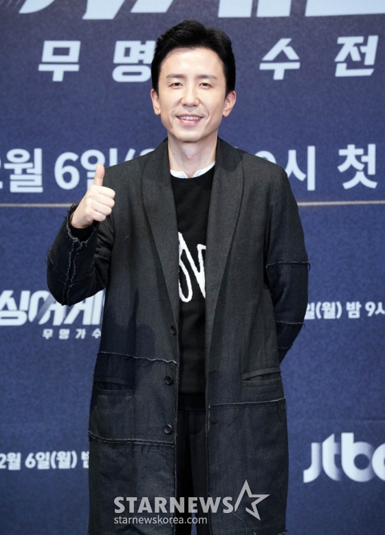 가수 유희열이 6일 오전 온라인으로 진행된 JTBC 예능프로그램 '싱어게인 시즌 2-무명가수전'의 온라인 제작발표회에 참석해 포즈를 취하고 있다. 2021.12.06 <사진제공=JTBC>