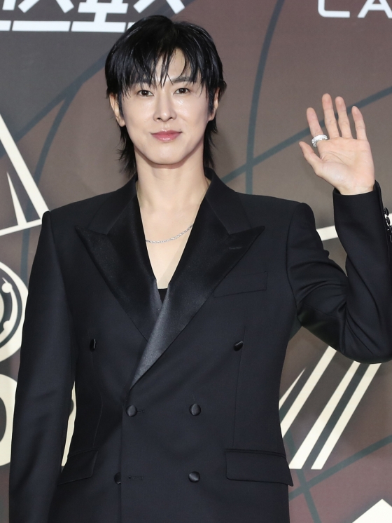 (인천=뉴스1) 권현진 기자 = 동방신기 유노윤호가 16일 오후 인천의 한 공연장에서 열린 '제1회 코리아 그랜드 뮤직 어워즈(2024 KGMA)' 레드카펫 행사에 참석해 포즈를 취하고 있다. 2024.11.16/뉴스1  Copyright (C) 뉴스1. All rights reserved. 무단 전재 및 재배포,  AI학습 이용 금지. /사진=(인천=뉴스1) 권현진 기자