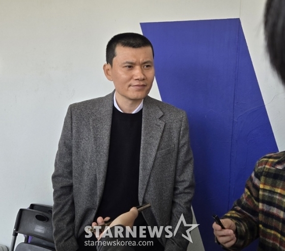 머리를 짧게 자른 정경호 강원 감독. /사진=이원희 기자