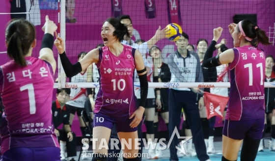 [포토] 김연경 '승부의 흐름을 바꾸는 블로킹'