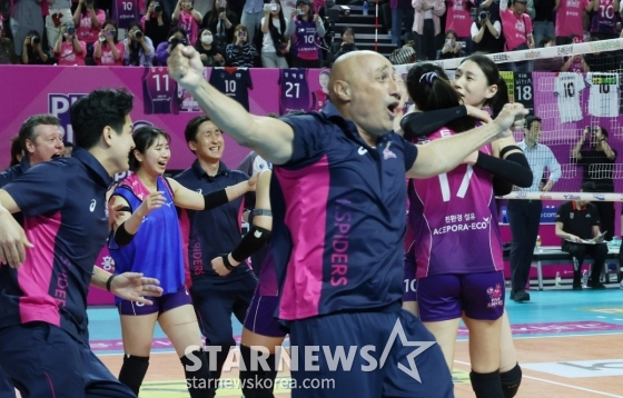 [포토] 김연경 '감독님 말리지 마세요'