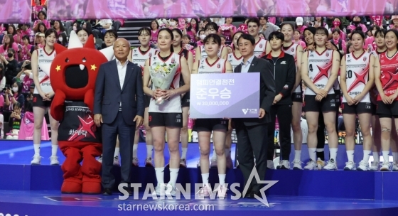 [포토] 표승주-염혜선 '굿바이 김연경'