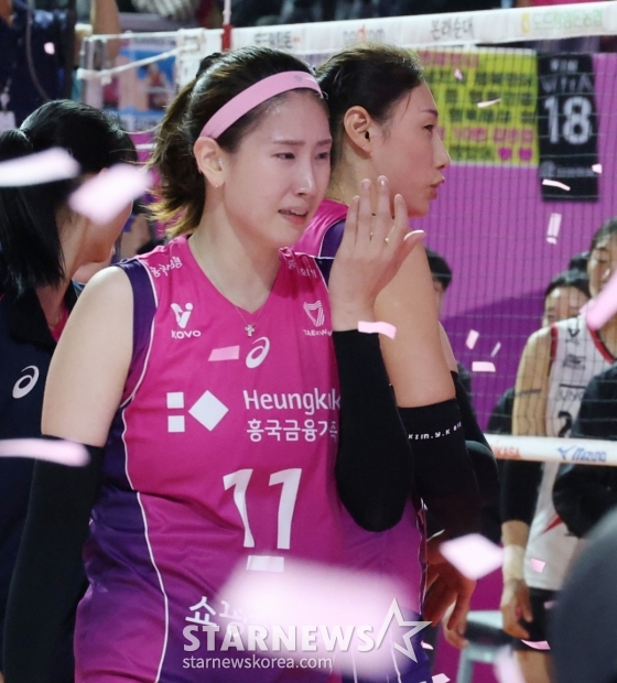 [포토] 김연경 '누가 수지 눈물 좀 닦아줘요'