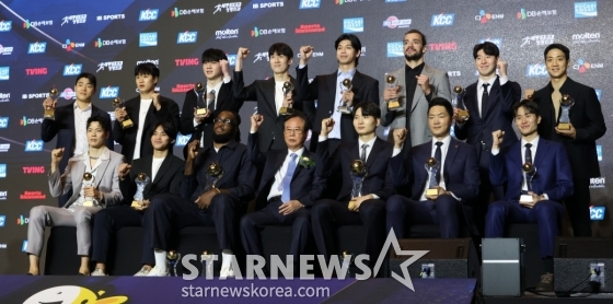 [포토] 2025 KBL 영광의 수상자들