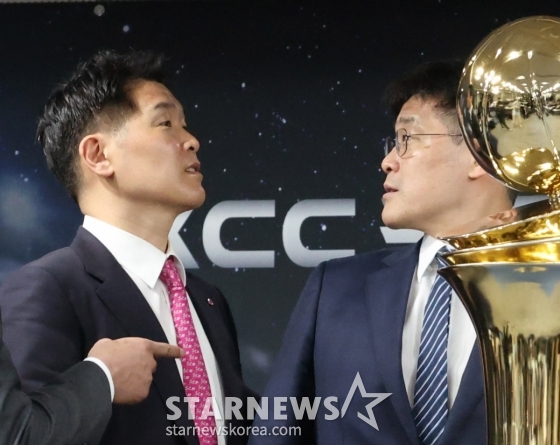 [포토] 조동현 '형에게 안경을 씌운다면'