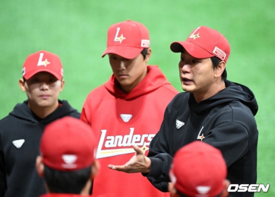 김광현(오른쪽)이 선수단 미팅을 소집했다.
