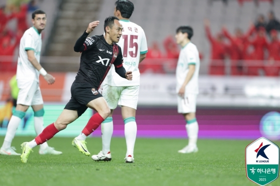 동점골을 넣고 기뻐하는 문선민. /사진=한국프로축구연맹 제공