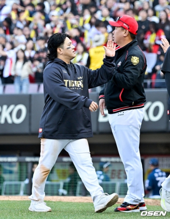 김선빈(왼쪽)과 이범호 감독.
