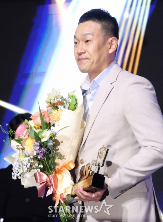 [포토] 여오현 '20주년 남자 베스트7 영광'