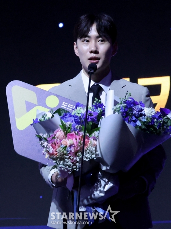 [포토] 한태준 '영플레이어상 수상'