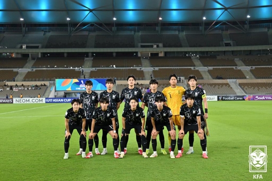 경기를 앞두고 사진 촬영하는 U-17 대표팀. /사진=대한축구협회