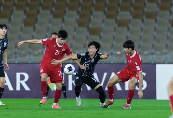 한국-타지키스탄(빨간색 유니폼) 경기. /사진=아시아축구연맹 홈페이지 캡처 