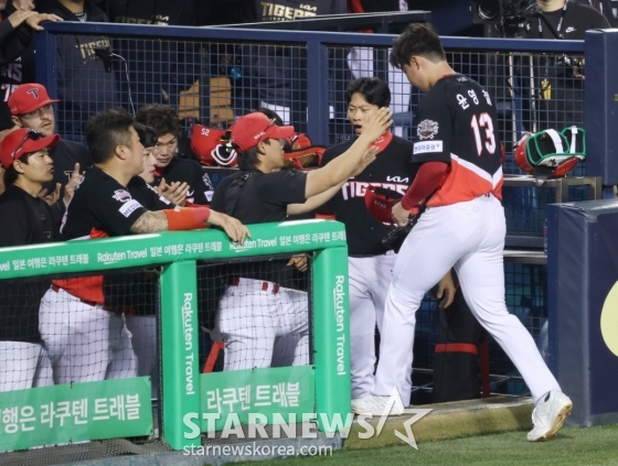 [포토] 윤영철 '고개 떨군 최강야구'
