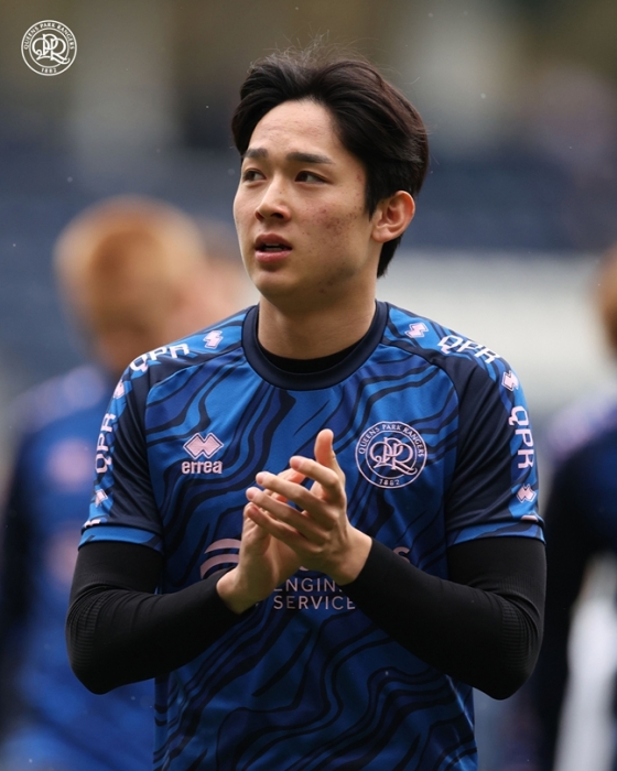 18일 경기를 앞두고 몸을 풀고 있는 양민혁. /사진=QPR 공식 SNS