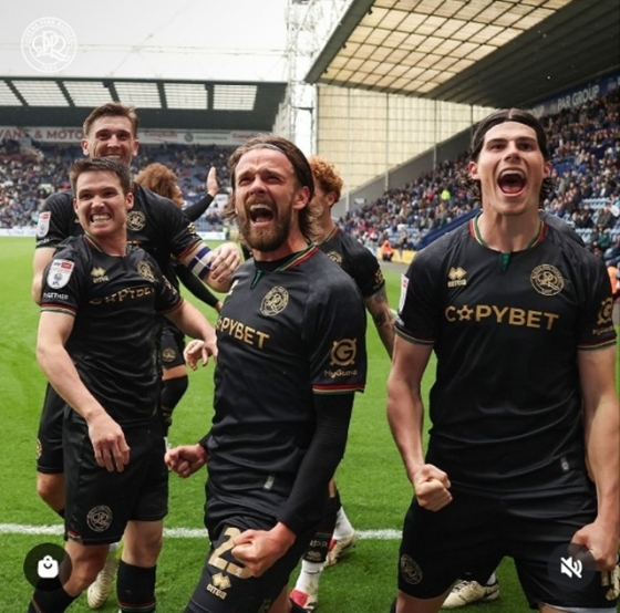 기뻐하는 QPR 선수단. /사진=QPR SNS