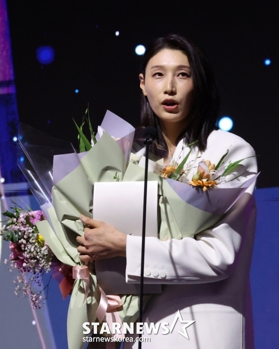 김연경이 MVP를 수상한 뒤 소감을 말하고 있다. /사진=김진경 대기자