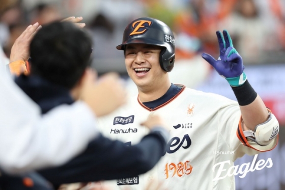 한화 노시환이 홈런을 기뻐하고 있다. /사진=한화 이글스 제공