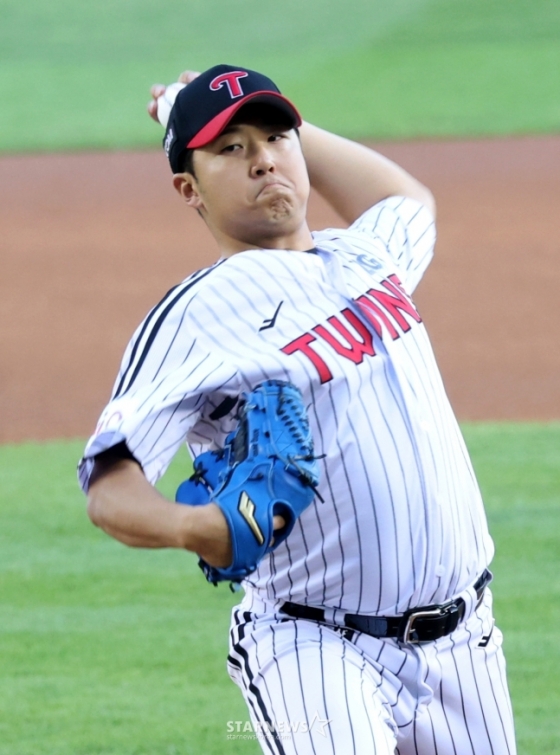 6이닝을 무실점으로 잘 던진 송승기. /사진=김진경 대기자