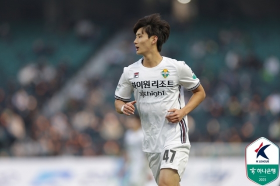 경기에 집중하는 신민하. /사진=한국프로축구연맹 제공