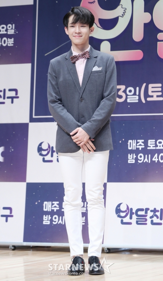 $ 그룹 위너 남태현이 21일 오후 서울 마포구 상암동 JTBC사옥에서 진행된 '반달친구' 제작발표회에 참석해 포즈를 취하고 있다.  '반달친구'는 위너와 4-7세 아이들이 보름 동안 꿈의 '반달랜드'에서 교감하는 예능프로그램으로 오는 23일 첫 방송된다. /사진=김창현 기자 chmt@