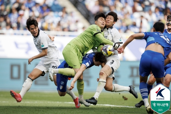 충돌 장면. /사진=한국프로축구연맹 제공