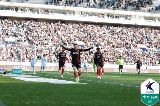 기뻐하는 FC서울 선수들. /사진=한국프로축구연맹 제공
