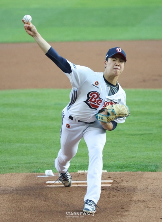 2025 신한 SOL Bank KBO리그 두산 베어스 대 KT 위즈 경기가 29일 잠실야구장에서 열렸다.  두산 선발 최준호가 역투하고 있다. /사진=김진경 대기자